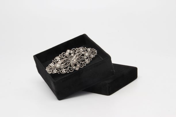 Black velour wholesale gift boxes for jewellery with brooch