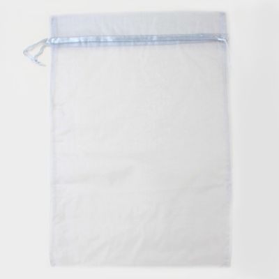 40x28cm. Silver Grey organza bag.