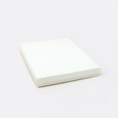 18x14x2cm. Cream gift box.