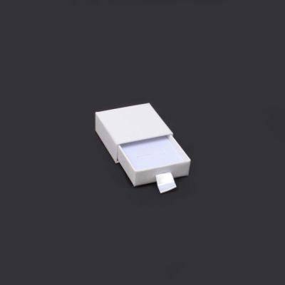 5x5x2cm. White Kraft matchbox style gift box