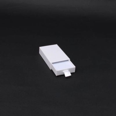 8x5x2cm. White kraft matchbox style gift box
