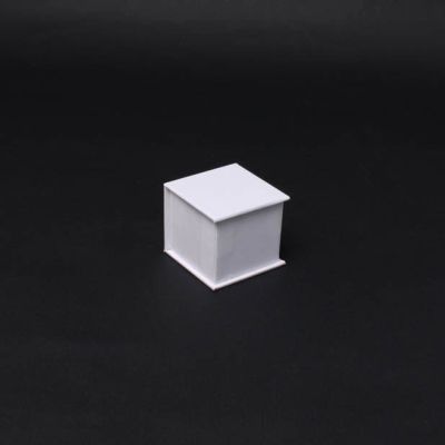 5x5x4.5cm. White kraft gift box. Magnetic closure