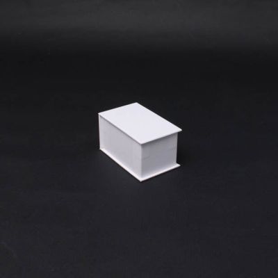 8x5x4.5cm White Kraft gift box. Magnetic closure