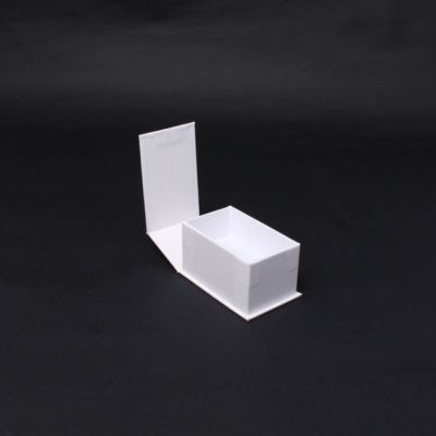 8x5x4.5cm White Kraft gift box. Magnetic closure