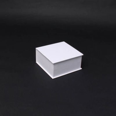 9x9x4.5cm White Kraft gift box. Magnetic closure