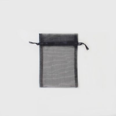 15x11cm. Black organza bag.