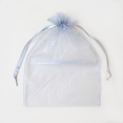 30x21cm. Silver Grey organza bag.