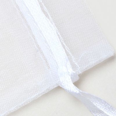 7x5cm. White organza bag.