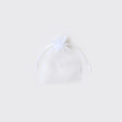 15x11cm. White organza bag.