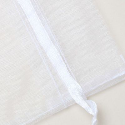 15x11cm. White organza bag.