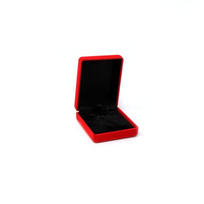7.5x6x3cm. Red flocked hinged gift box
