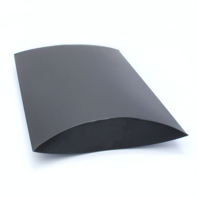 36x27.5x6.5cm. Black pillow pack