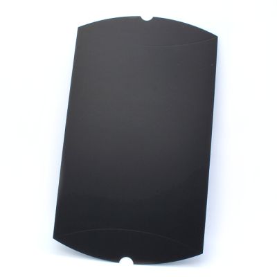 36x27.5x6.5cm. Black pillow pack