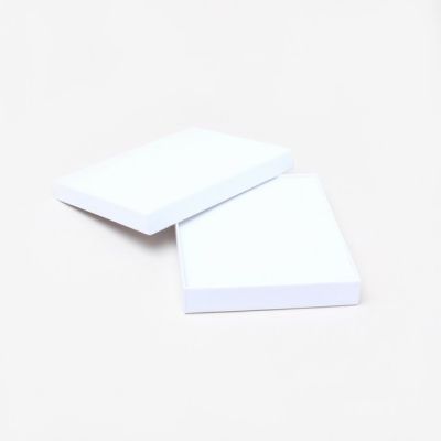 14x11x2cm. White gift box.