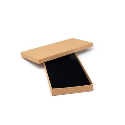 DL size. 22.5x11.5x2cm. Kraft gift box.