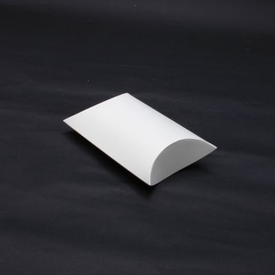 9x8.7x3cm. White pillow pack