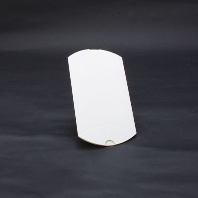 9x8.7x3cm. White pillow pack