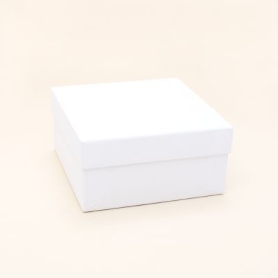 15x15x7.5cm. NO INSERT. White gift box.