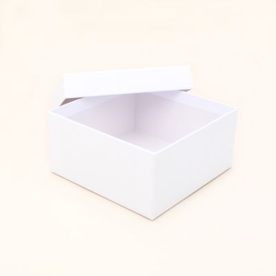 15x15x7.5cm. NO INSERT. White gift box.