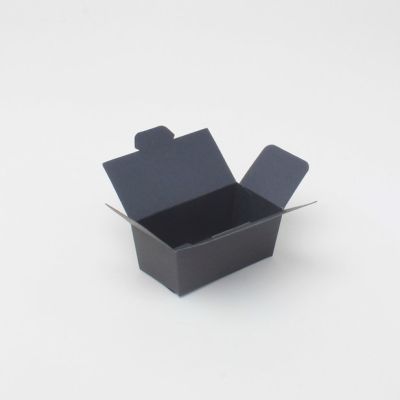 6.5x3.3x3.2cm. Black fold flat box