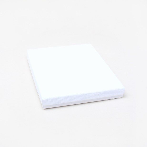 18x14x2cm. White gift box. main product photo