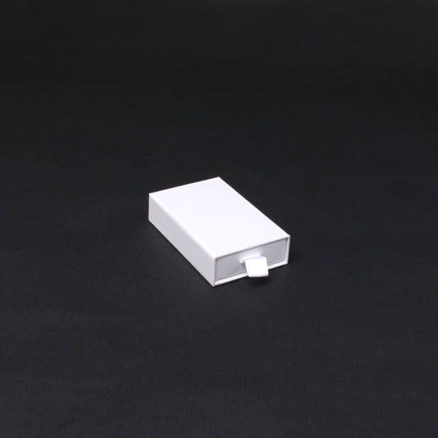 8x5x2cm. White kraft matchbox style gift box main product photo