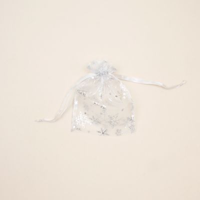 Size: 15x11cm. Snowflake print organza bag