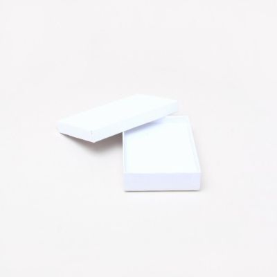 11.5x7.5x2cm. White gift box.