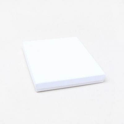 18x14x2.2cm. White gift box.
