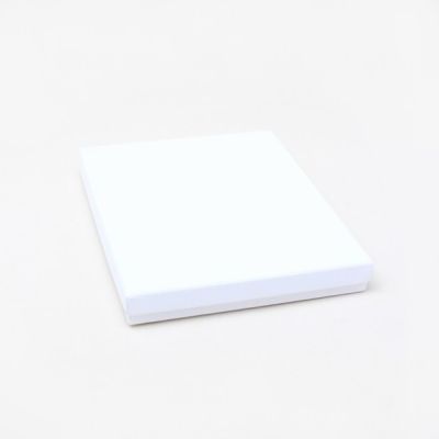 18x14x2.2cm. White gift box.