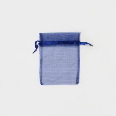 15x11cm. Navy organza bag.