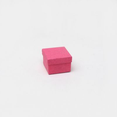 Size : 5x5x3.5cm. Fuchsia pink gift box