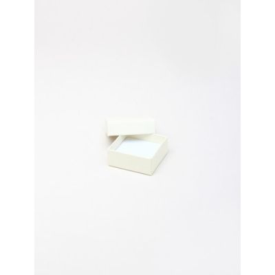 Ring box. 5x5x2cm. Cream gift box.