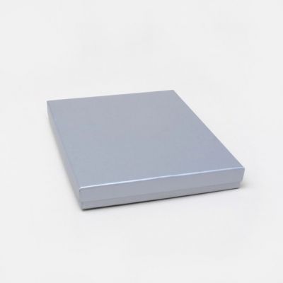 Size: 18x14x2cm Silver Grey light sheen gift box