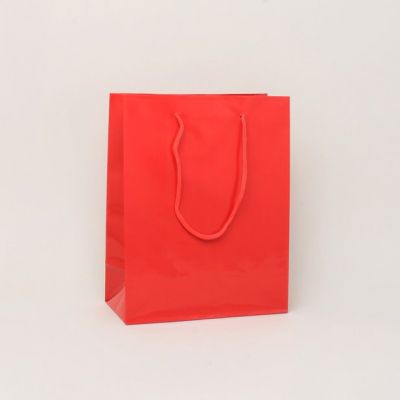 Size: 23x18x9cm Glossy Red gift bag
