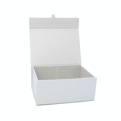 22x16x9.5cm. Dove Grey fold flat gift box. Magnetic closure.