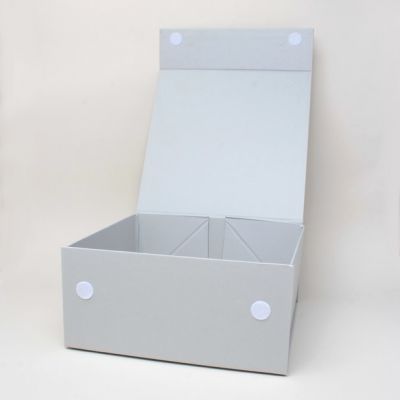 *Velcro closure. Size: 25x25x12cm. Dove grey fold flat gift box