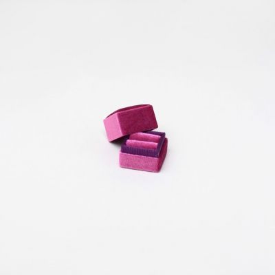 Size: 3.6x3.6x3.6cm Fuchsia pink velvet ring box