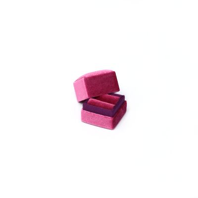 Ring box. 3.6x3.6x3.6cm. Fuchsia pink velvet gift box