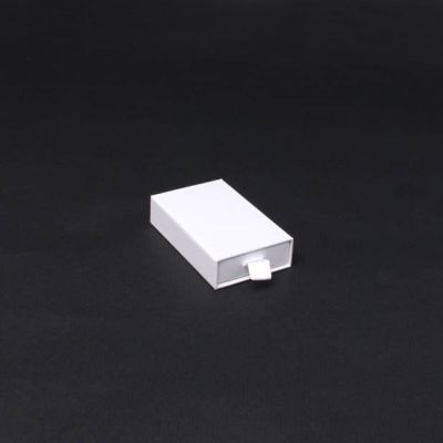 8x5x2cm. White kraft matchbox style gift box