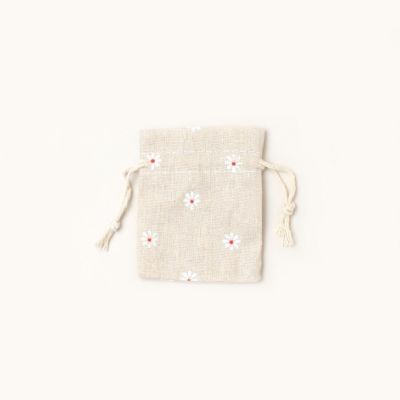Size: 10x8cm. Daisy print cotton rich gift bag
