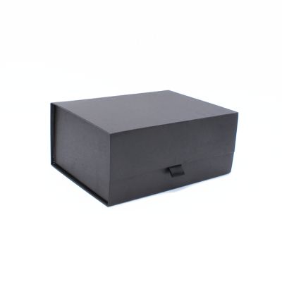 22x16x9.5cm. Black fold flat gift box. Magnetic closure