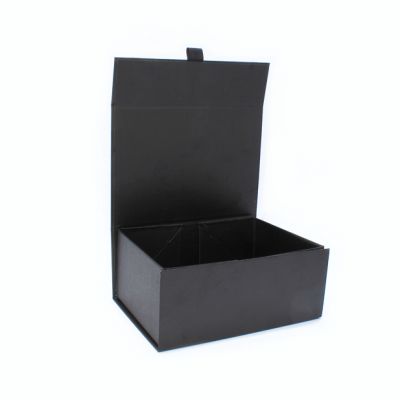 22x16x9.5cm. Black fold flat gift box. Magnetic closure