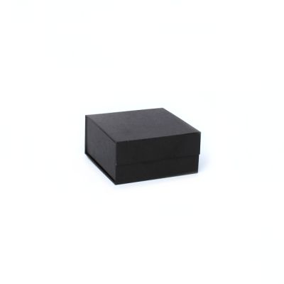 10x10x5cm. Black gift box. Magnetic closure.