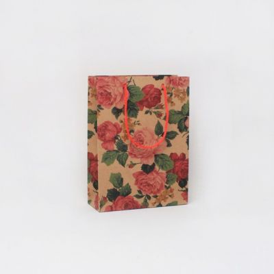 Size: 20x15x6cm Floral print gift bag