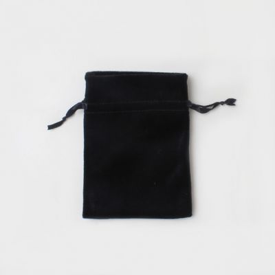 Size: 15x11.5cm Black velvet pouch