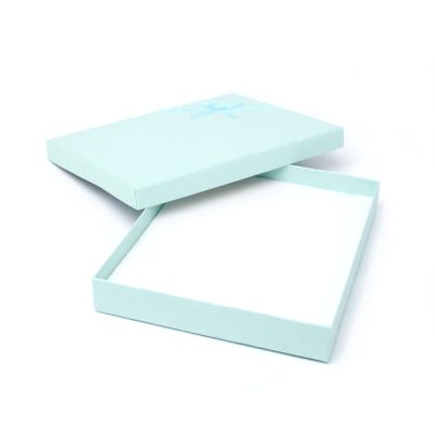 17.5x14x2.5cm. Coloured paper gift box.
