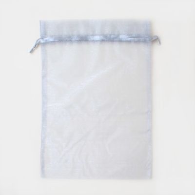 30x21cm. Silver Grey organza bag.