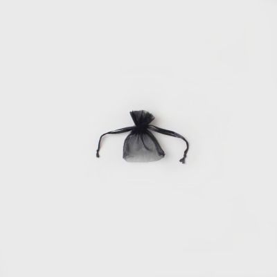 7x5cm. Black organza bag.