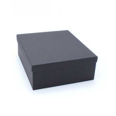 Tiara box. 20x17x7cm. Black gift box.
